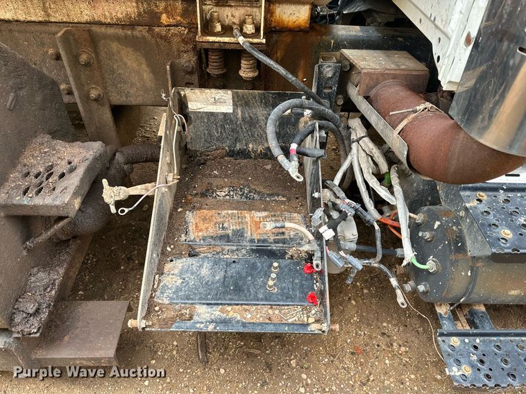 image for item DK2529 2009 International 7300  refuse truck