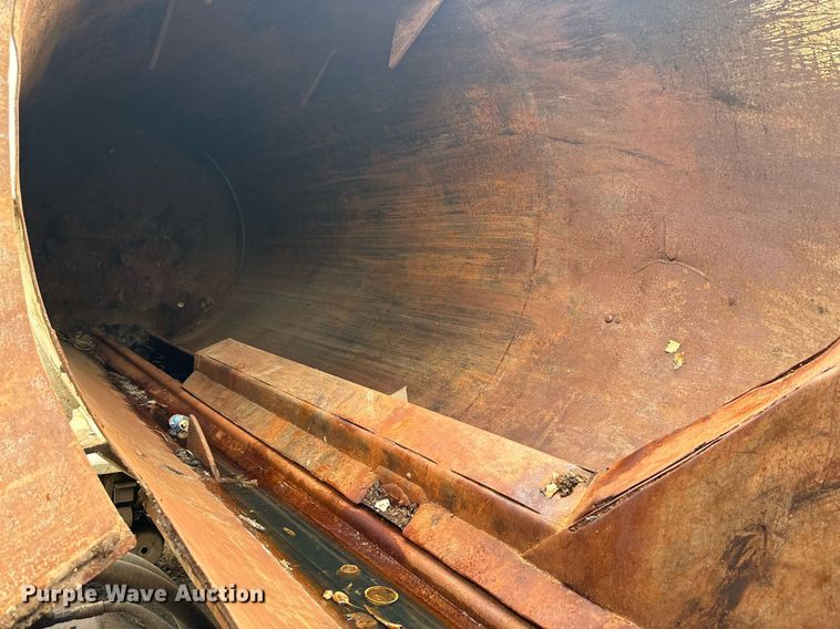 image for item DK2529 2009 International 7300  refuse truck