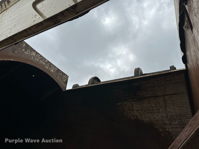 image for item DK2529 2009 International 7300  refuse truck