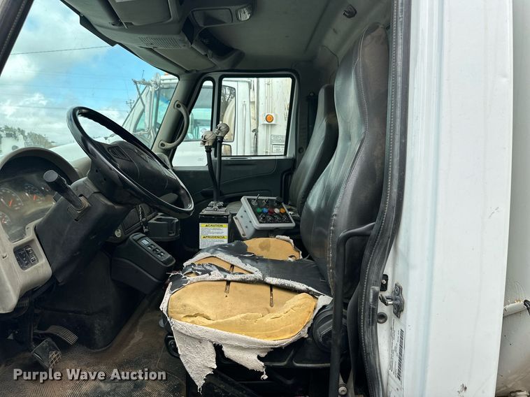 image for item DK2529 2009 International 7300  refuse truck