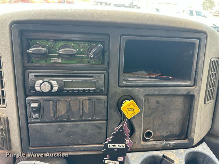 image for item DK2529 2009 International 7300  refuse truck