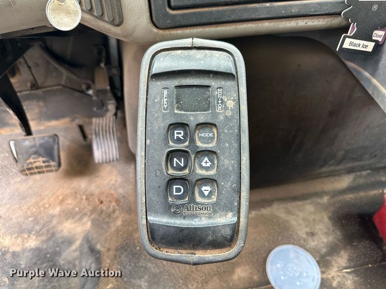 image for item DK2529 2009 International 7300  refuse truck