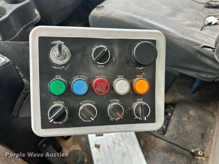 image for item DK2529 2009 International 7300  refuse truck