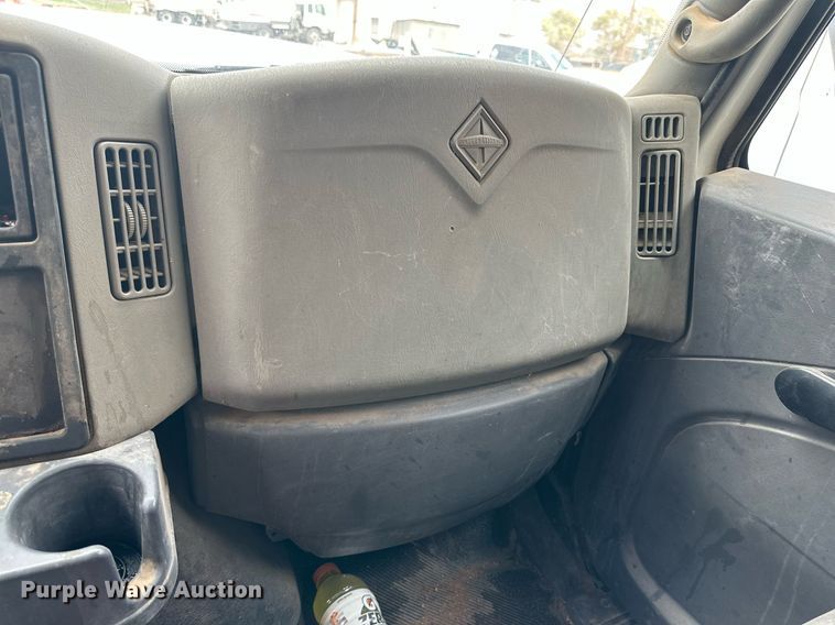 image for item DK2529 2009 International 7300  refuse truck