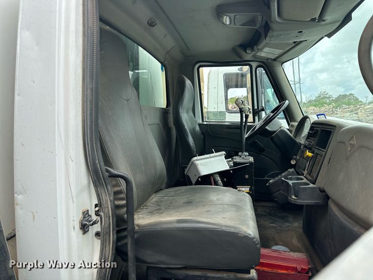 image for item DK2529 2009 International 7300  refuse truck