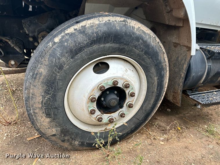 image for item DK2529 2009 International 7300  refuse truck