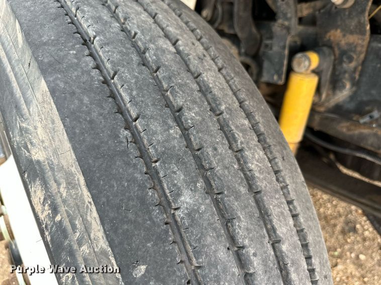 image for item DK2529 2009 International 7300  refuse truck