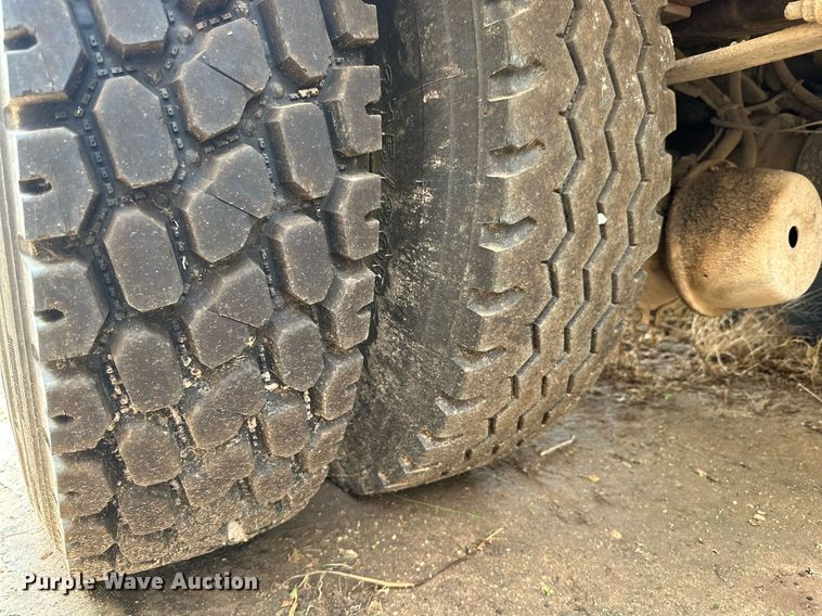 image for item DK2529 2009 International 7300  refuse truck