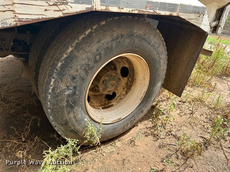 image for item DK2529 2009 International 7300  refuse truck