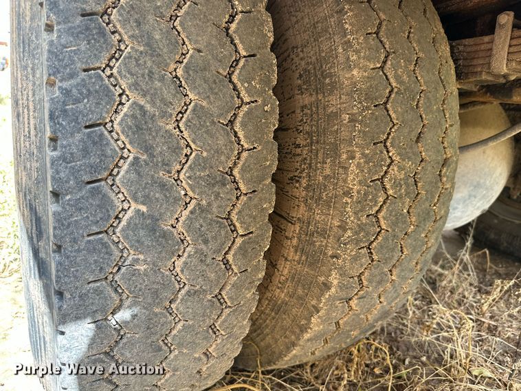 image for item DK2529 2009 International 7300  refuse truck