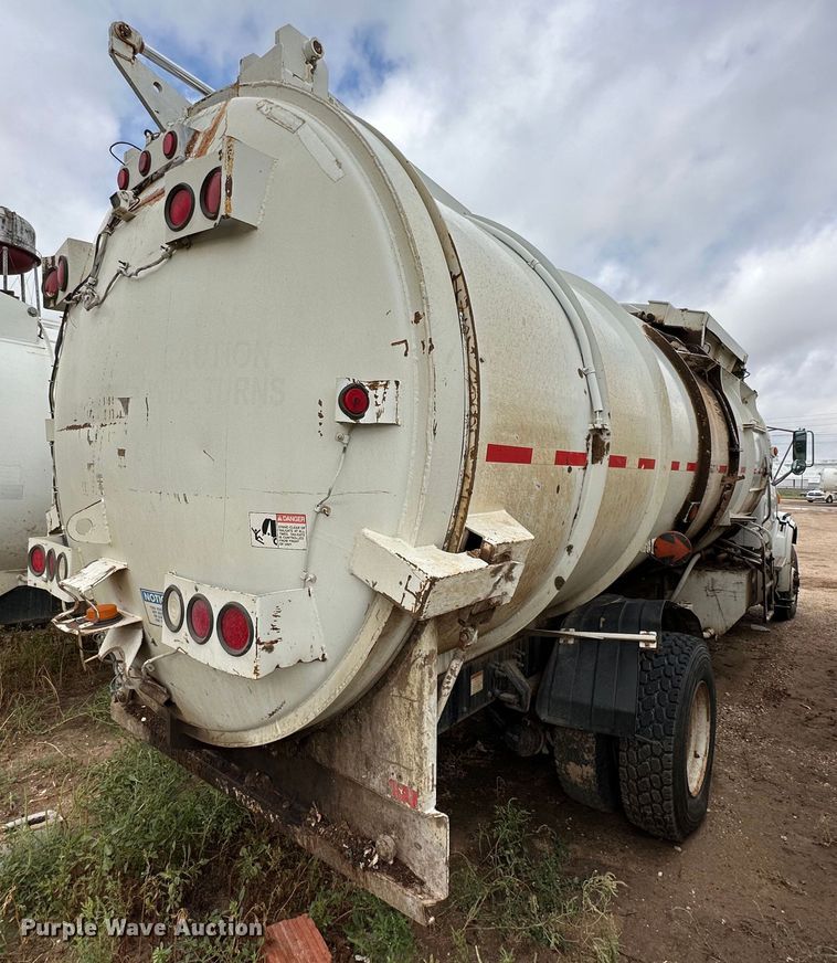 image for item DK2530 2008 Sterling L7500  refuse truck