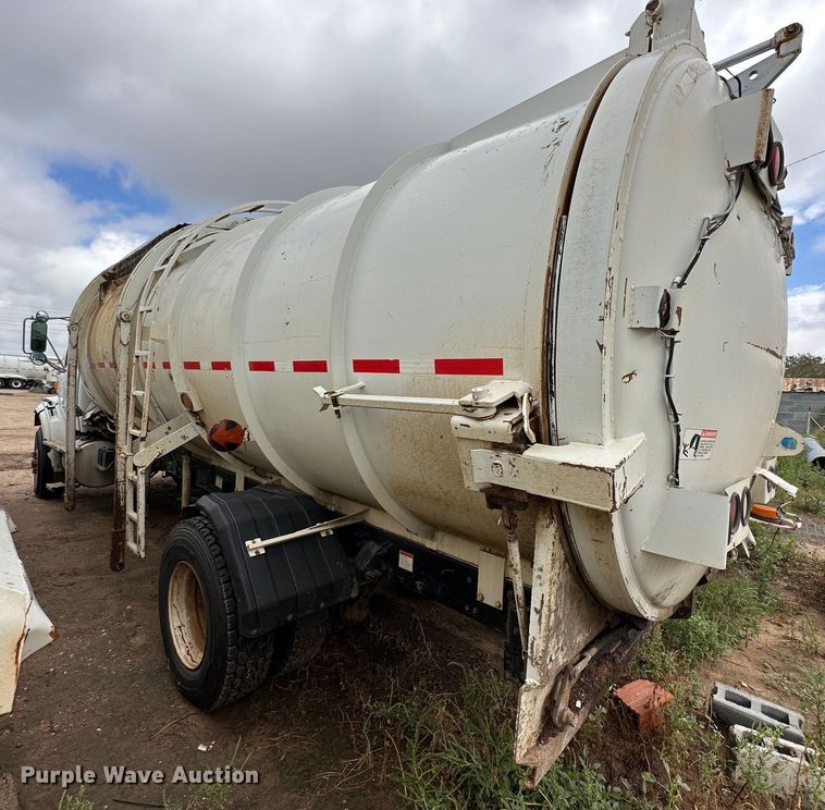 image for item DK2530 2008 Sterling L7500  refuse truck