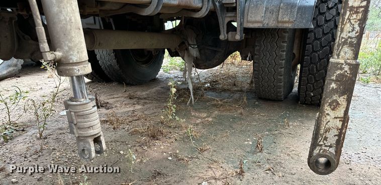 image for item DK2530 2008 Sterling L7500  refuse truck