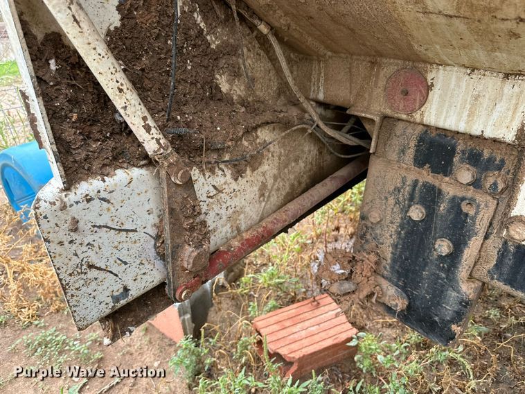 image for item DK2530 2008 Sterling L7500  refuse truck