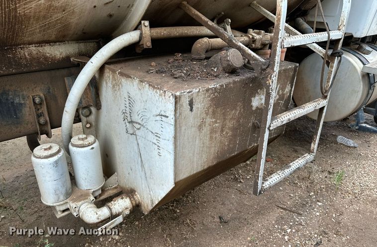 image for item DK2530 2008 Sterling L7500  refuse truck