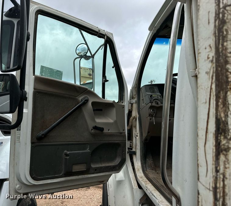 image for item DK2530 2008 Sterling L7500  refuse truck