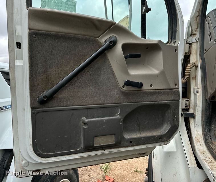 image for item DK2530 2008 Sterling L7500  refuse truck