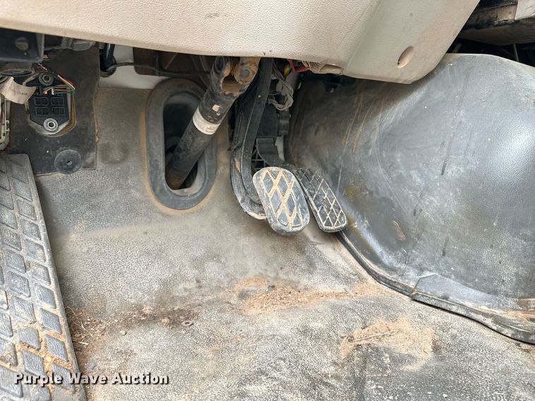 image for item DK2530 2008 Sterling L7500  refuse truck