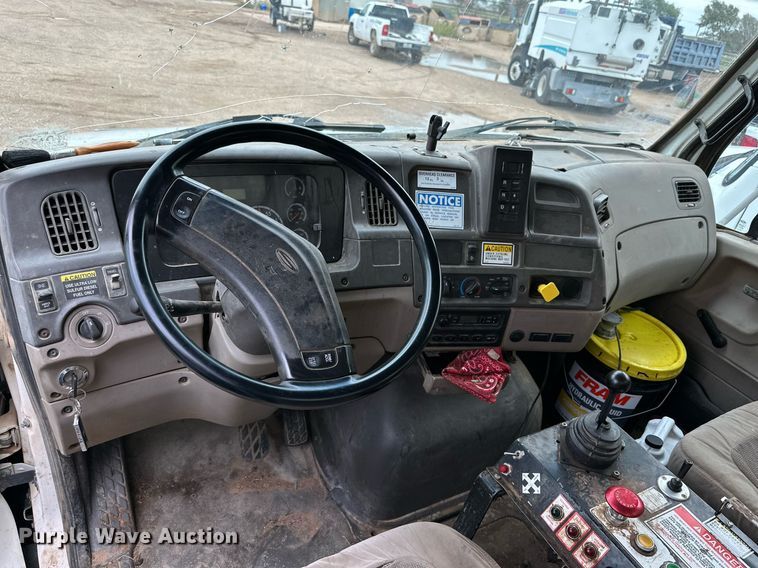 image for item DK2530 2008 Sterling L7500  refuse truck