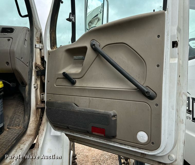 image for item DK2530 2008 Sterling L7500  refuse truck