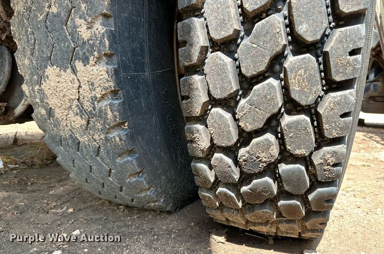 image for item DK2530 2008 Sterling L7500  refuse truck