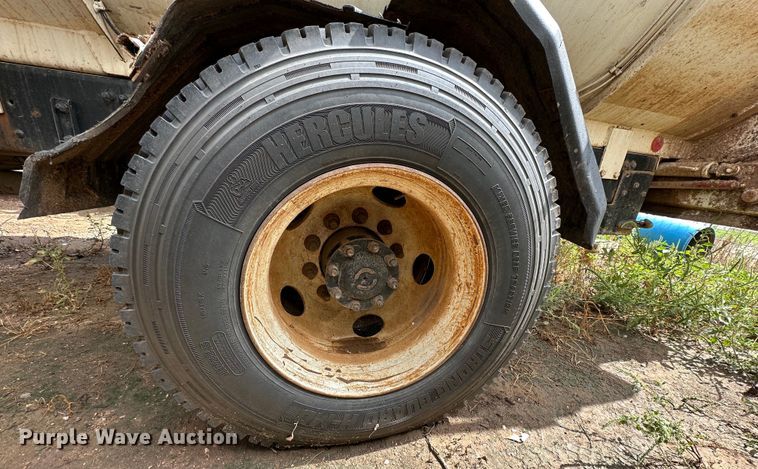 image for item DK2530 2008 Sterling L7500  refuse truck