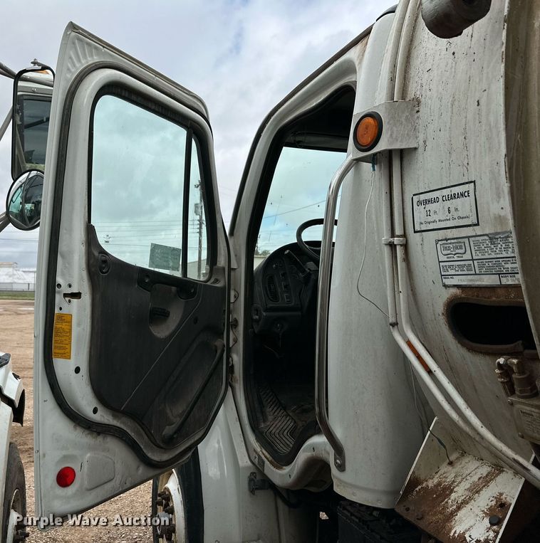 image for item DK2531 2012 Freightliner M2 106  refuse truck