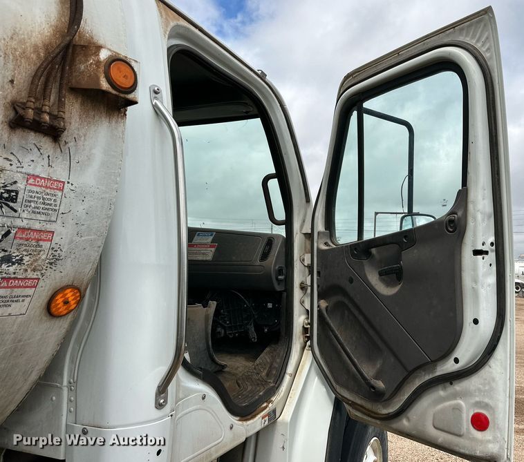 image for item DK2531 2012 Freightliner M2 106  refuse truck