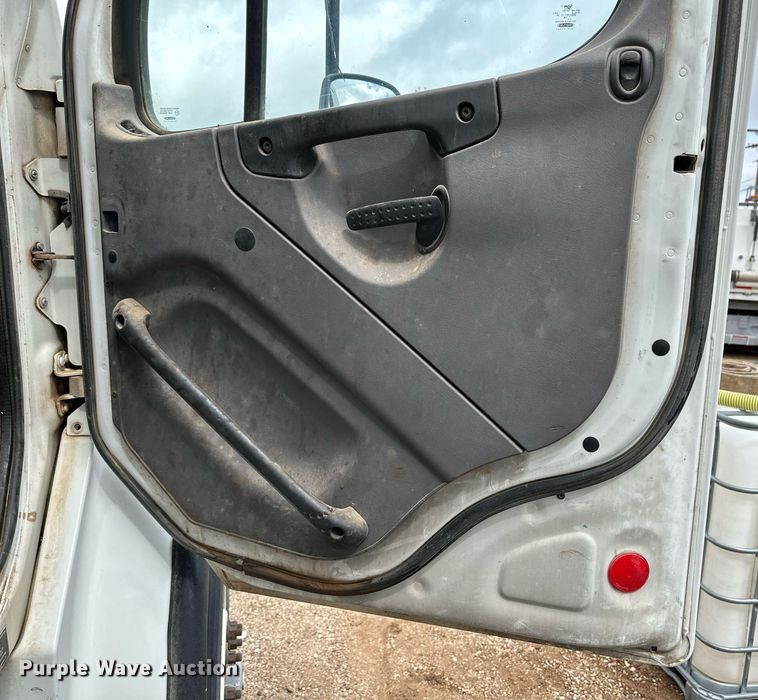 image for item DK2531 2012 Freightliner M2 106  refuse truck