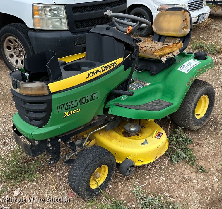 2006 John Deere X300 lawn mower in Littlefield, TX Item DK2537 sold