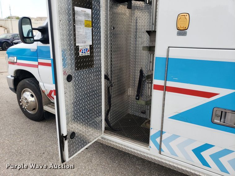 image for item DK7416 2016 Ford E450  ambulance