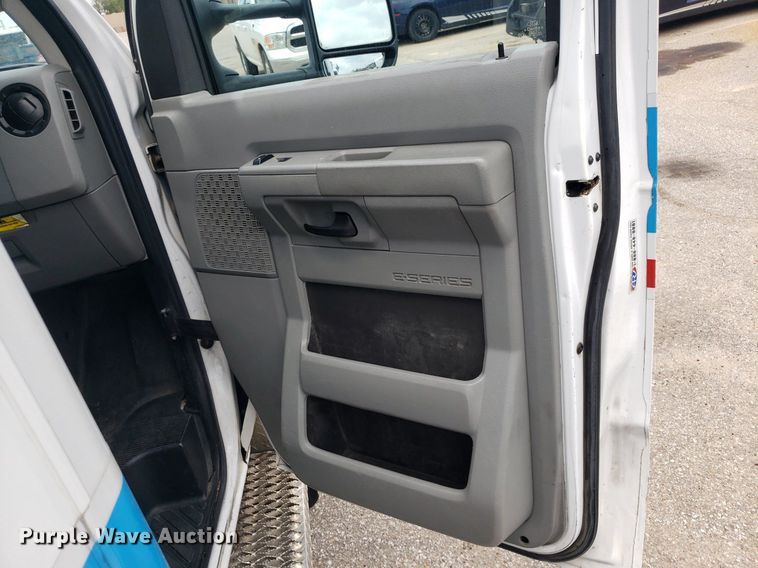 image for item DK7416 2016 Ford E450  ambulance