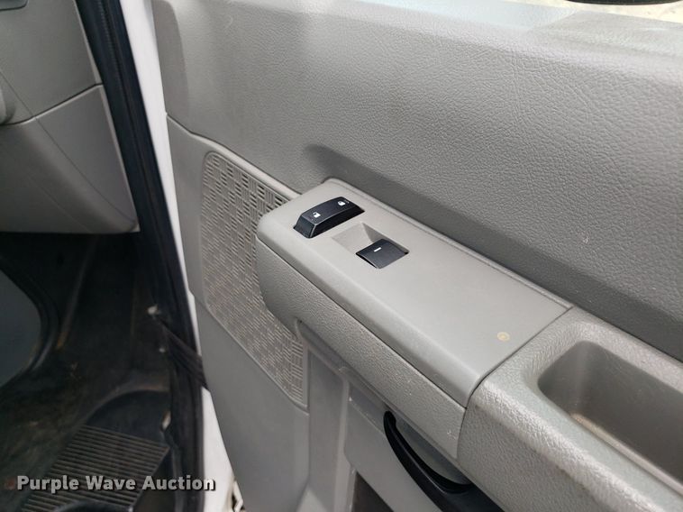 image for item DK7416 2016 Ford E450  ambulance