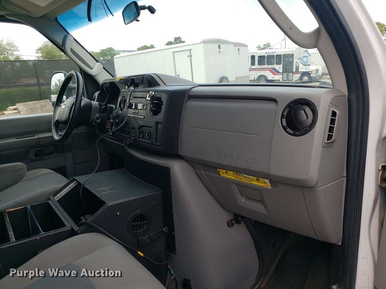 image for item DK7416 2016 Ford E450  ambulance