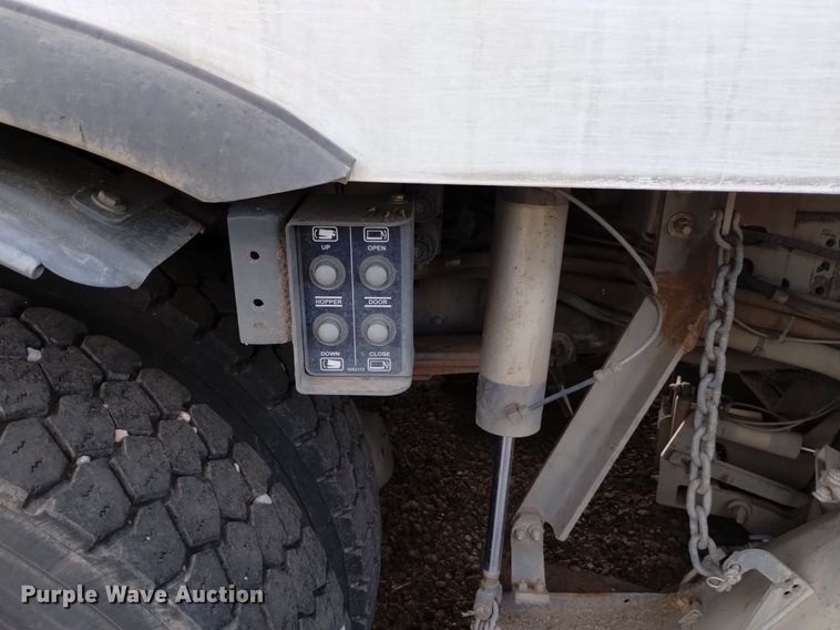 image for item DK8771 2010 Nissan UD3300  street sweeper truck