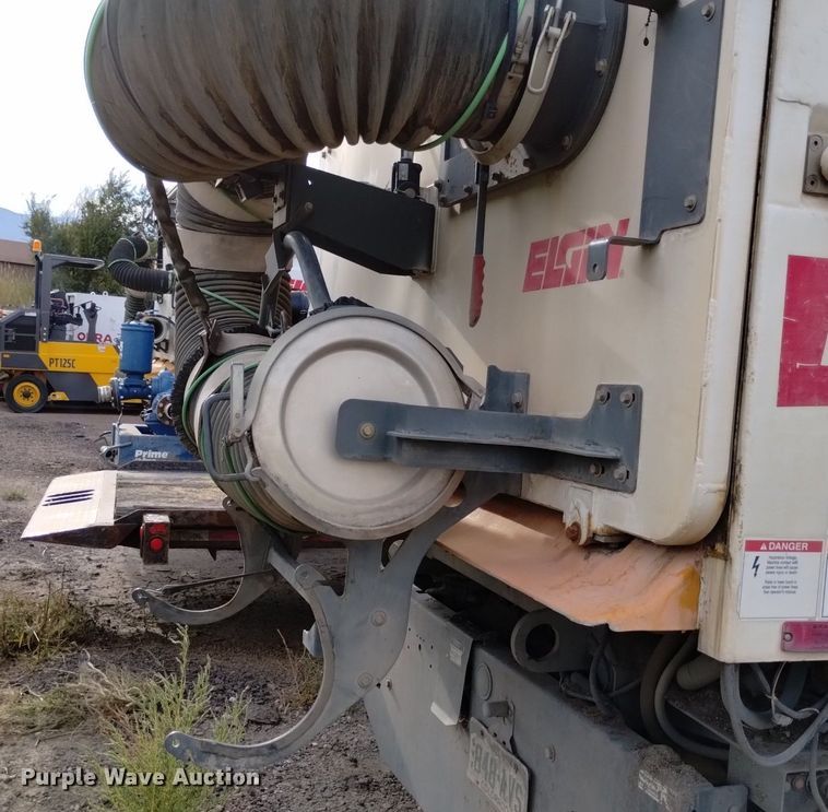 image for item DK8771 2010 Nissan UD3300  street sweeper truck