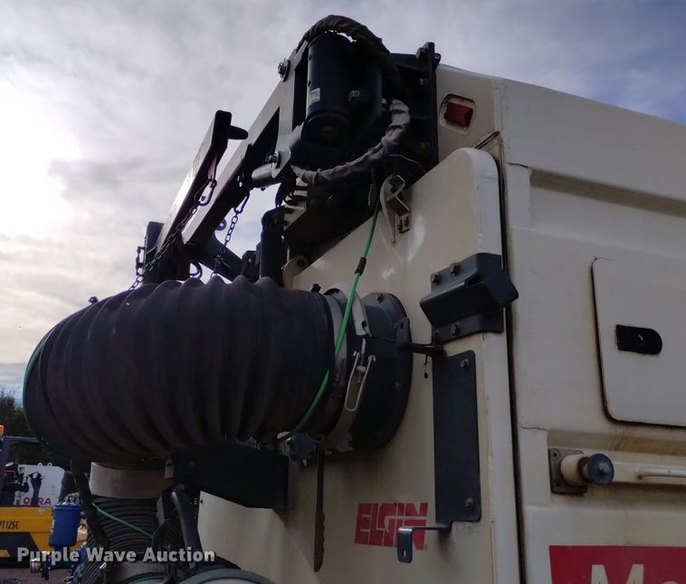 image for item DK8771 2010 Nissan UD3300  street sweeper truck