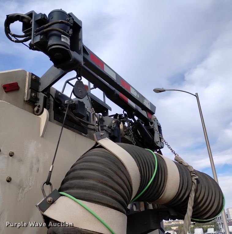 image for item DK8771 2010 Nissan UD3300  street sweeper truck