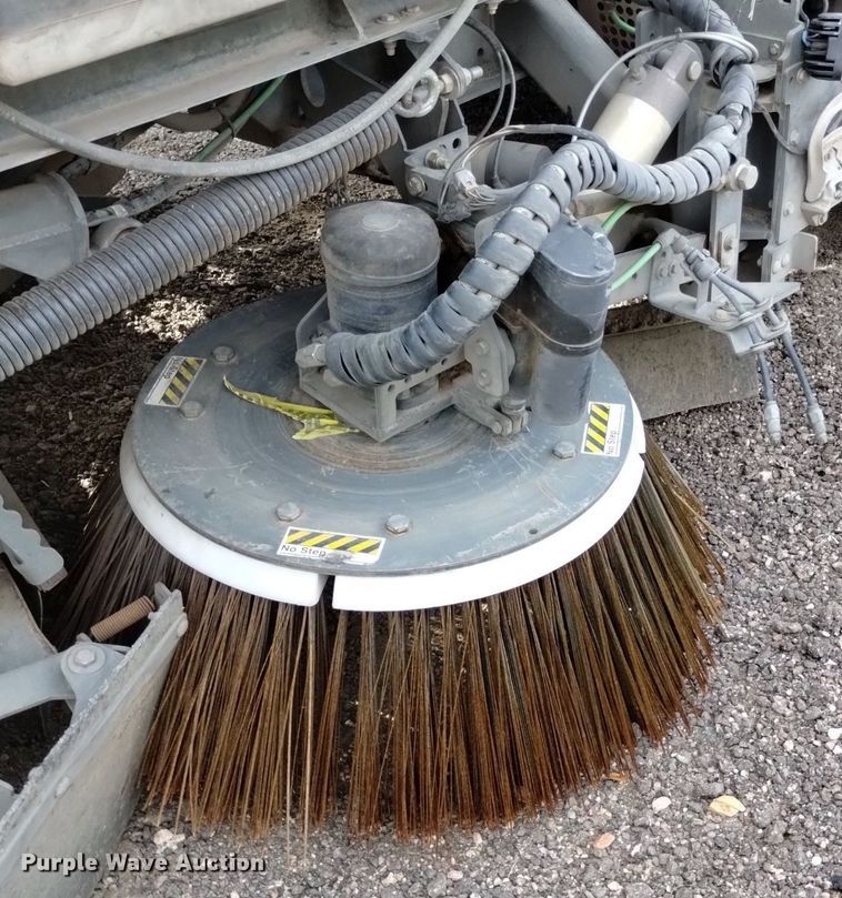 image for item DK8771 2010 Nissan UD3300  street sweeper truck