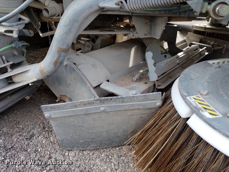 image for item DK8771 2010 Nissan UD3300  street sweeper truck