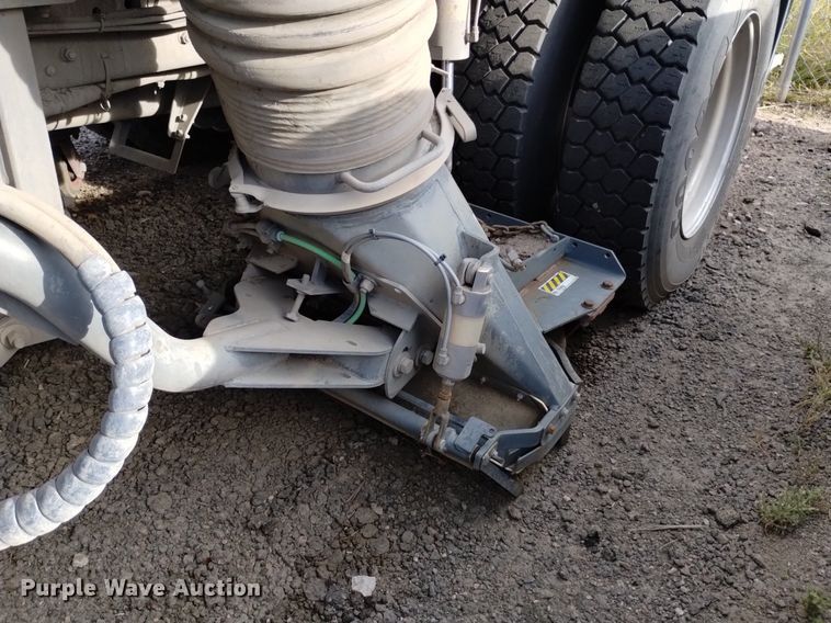 image for item DK8771 2010 Nissan UD3300  street sweeper truck