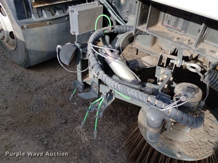 image for item DK8771 2010 Nissan UD3300  street sweeper truck