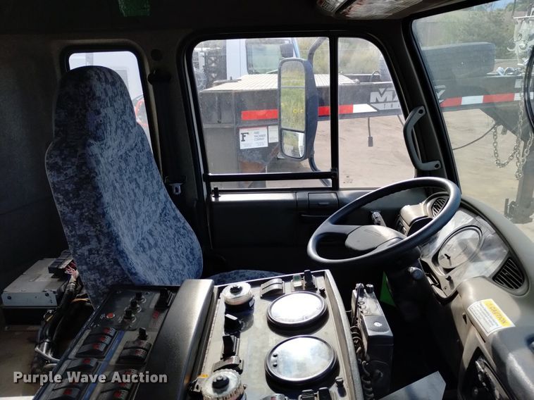 image for item DK8771 2010 Nissan UD3300  street sweeper truck