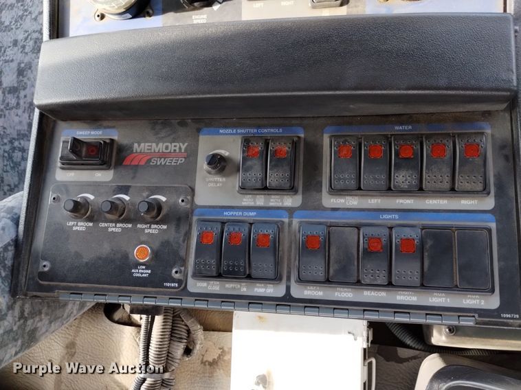 image for item DK8771 2010 Nissan UD3300  street sweeper truck