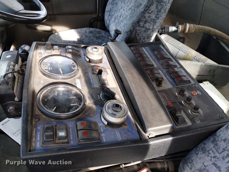 image for item DK8771 2010 Nissan UD3300  street sweeper truck