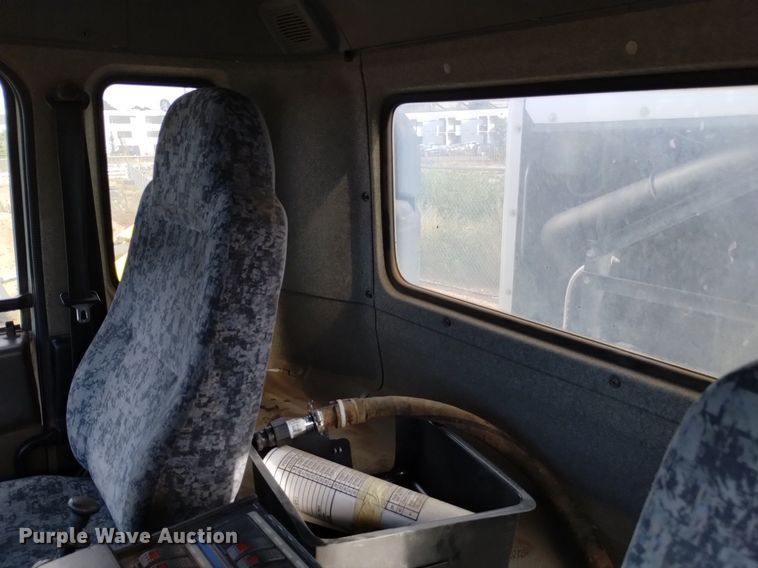 image for item DK8771 2010 Nissan UD3300  street sweeper truck