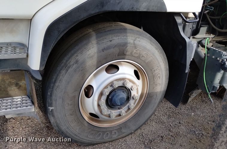 image for item DK8771 2010 Nissan UD3300  street sweeper truck