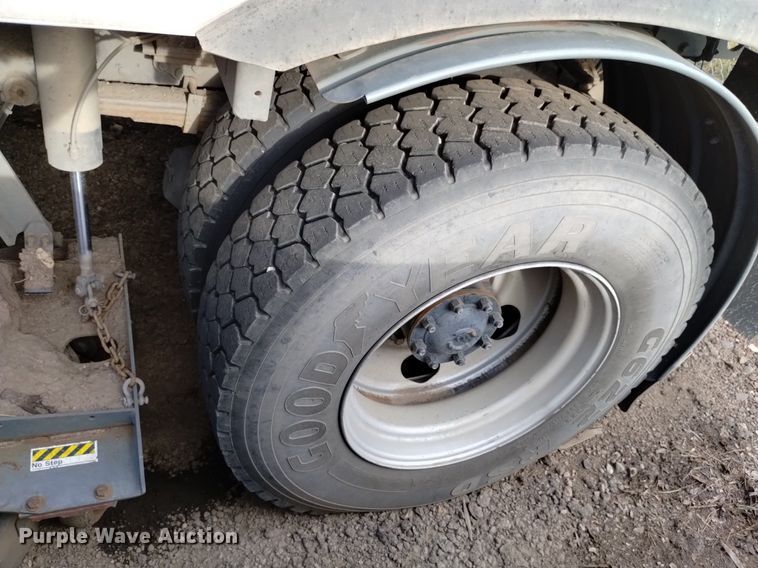 image for item DK8771 2010 Nissan UD3300  street sweeper truck