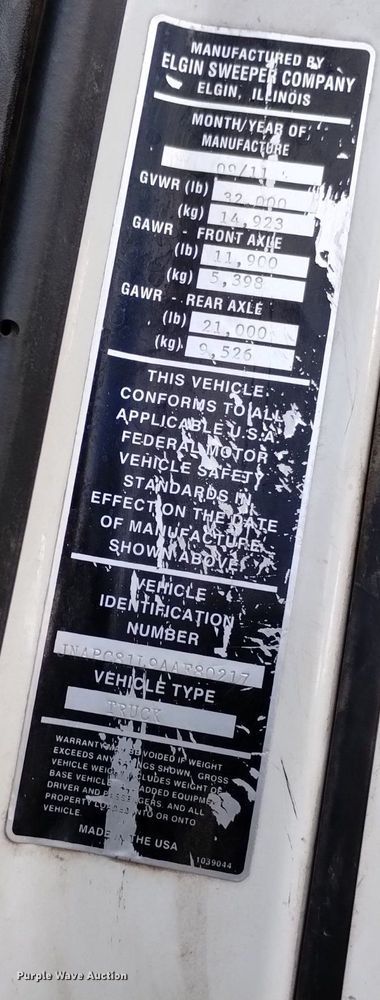 image for item DK8771 2010 Nissan UD3300  street sweeper truck