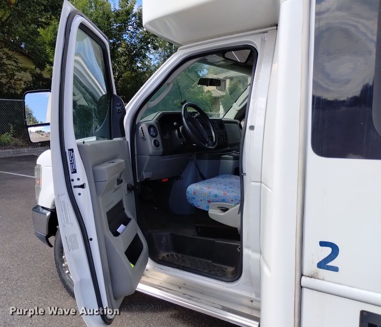 image for item DK8784 2015 Turtle Top  shuttle bus